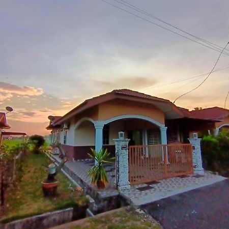 Ebnur Homestay 亚娄 外观 照片