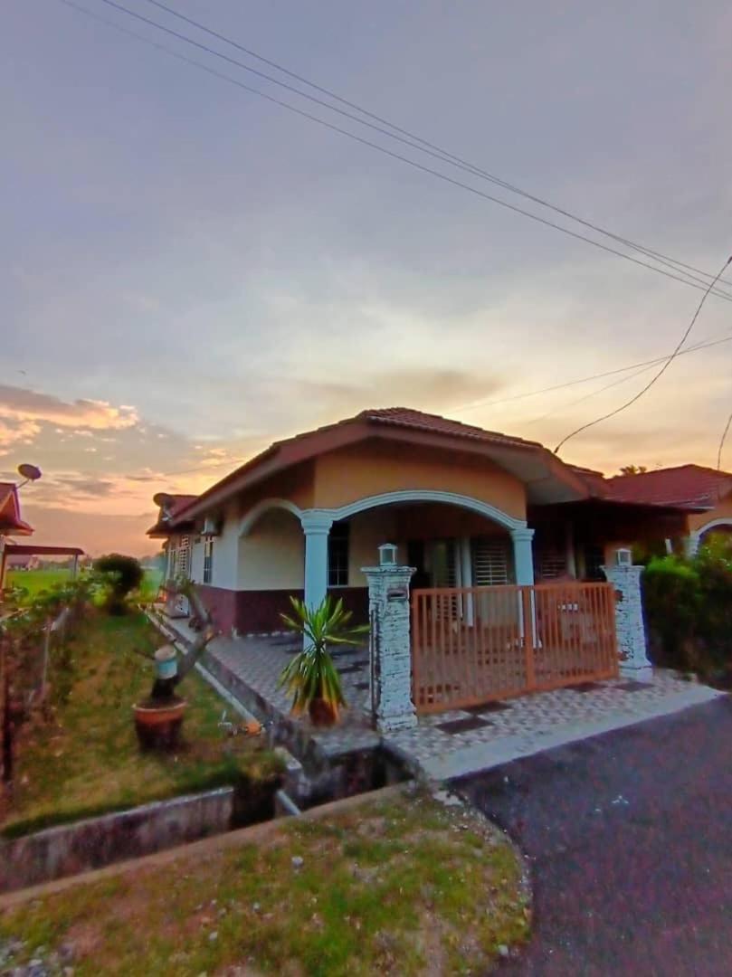 Ebnur Homestay 亚娄 外观 照片